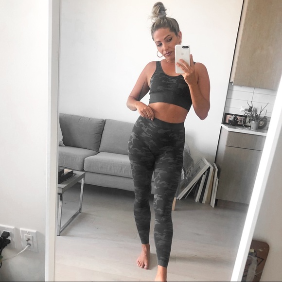 Gray camo print workout set - Picture 2 of 8